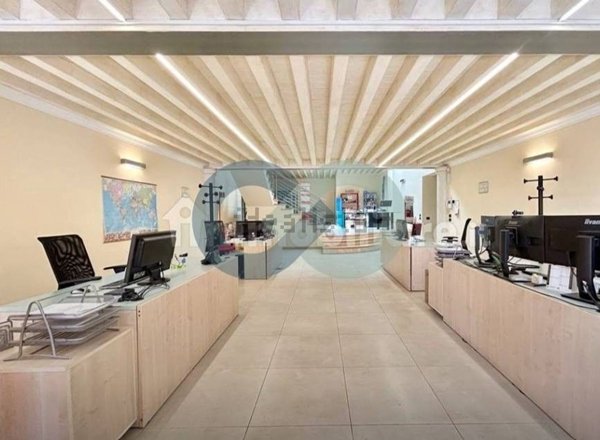 ufficio in vendita a Salò in zona Villa