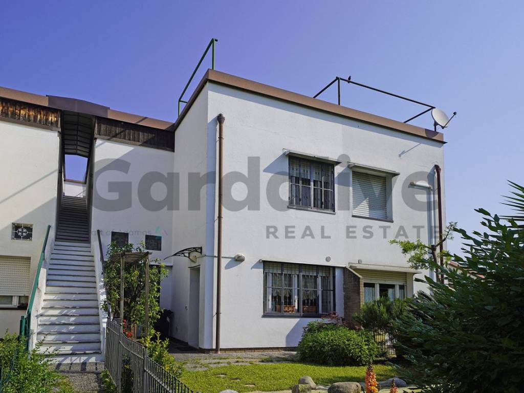 casa indipendente in vendita a Salò in zona Villa