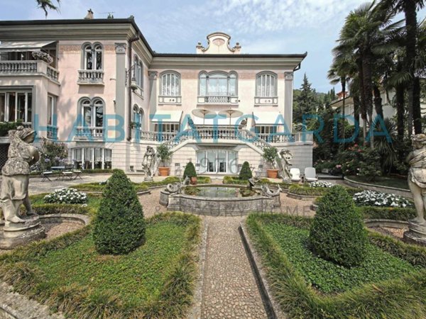 casa indipendente in vendita a Salò in zona Villa