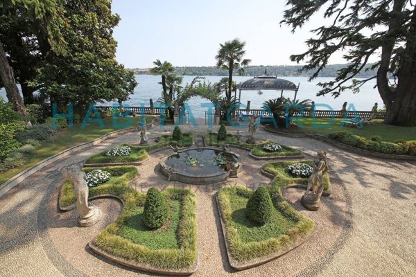 casa indipendente in vendita a Salò in zona Villa