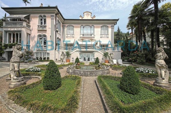 casa indipendente in vendita a Salò in zona Villa