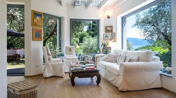 casa indipendente in vendita a Salò in zona Villa