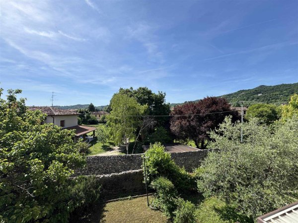casa indipendente in vendita a Salò in zona Villa