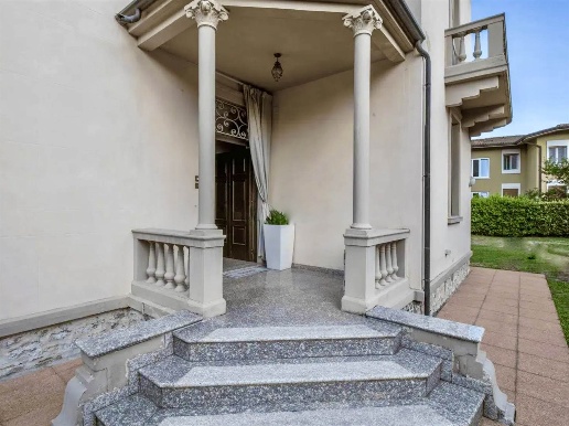 casa indipendente in vendita a Salò in zona Villa