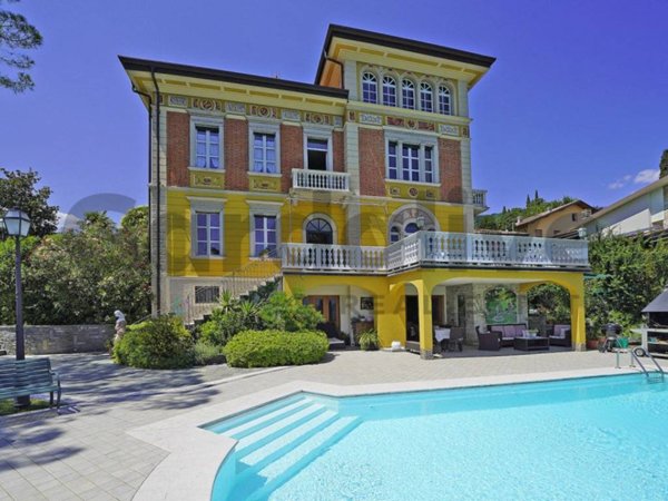 casa indipendente in vendita a Salò in zona Villa