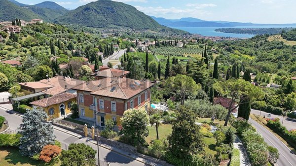 casa indipendente in vendita a Salò in zona Villa