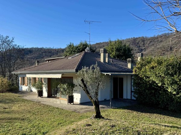 casa indipendente in vendita a Salò in zona Villa