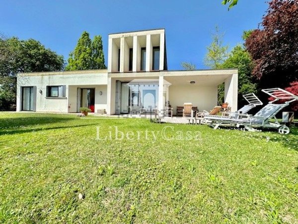 casa indipendente in vendita a Salò in zona Villa