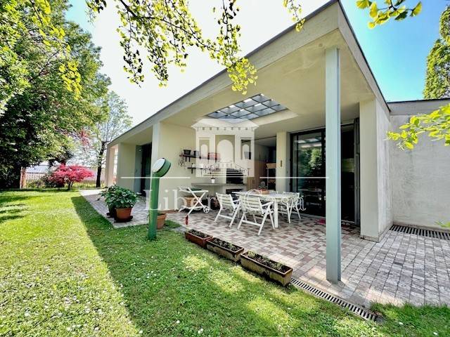 casa indipendente in vendita a Salò in zona Villa