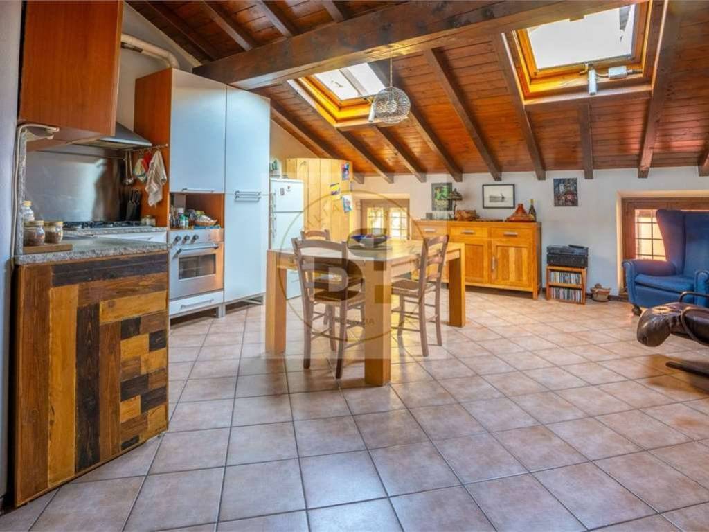 appartamento in vendita a Salò in zona Villa