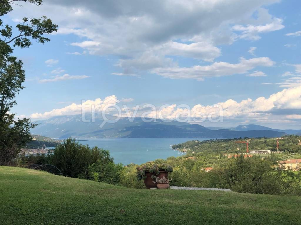 casa indipendente in vendita a Salò in zona Villa