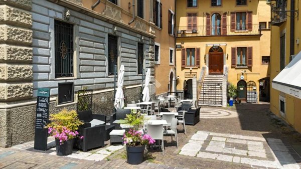 negozio in vendita a Salò in zona Cunettone