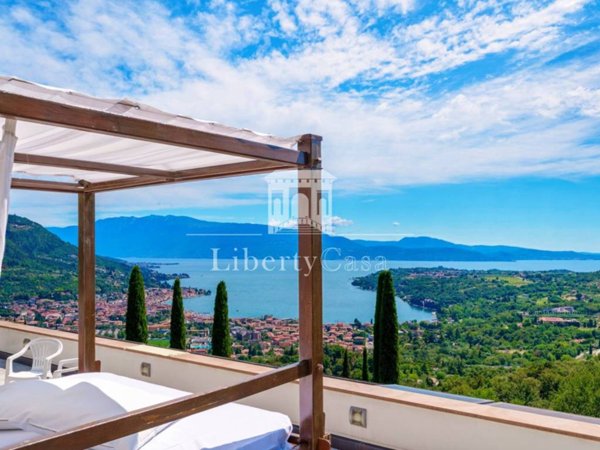 casa indipendente in vendita a Salò in zona Villa