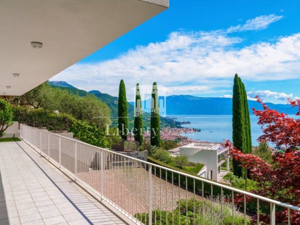 casa indipendente in vendita a Salò in zona Villa