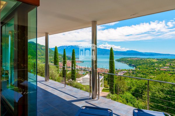 casa indipendente in vendita a Salò in zona Villa