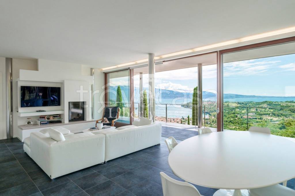 casa indipendente in vendita a Salò in zona Villa