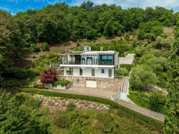 casa indipendente in vendita a Salò in zona Villa