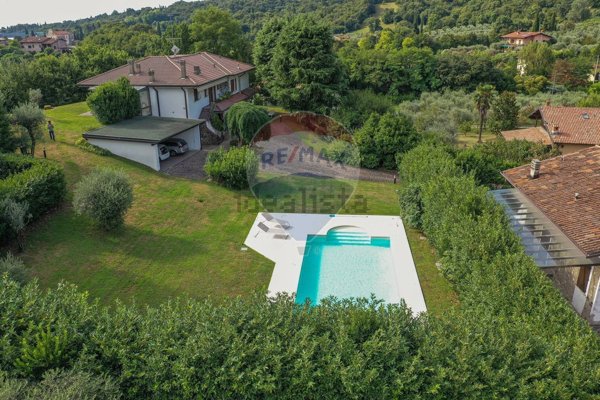 casa indipendente in vendita a Salò in zona Villa