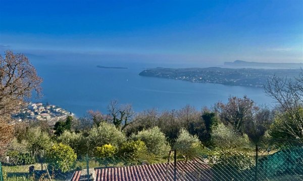 casa indipendente in vendita a Salò in zona Villa