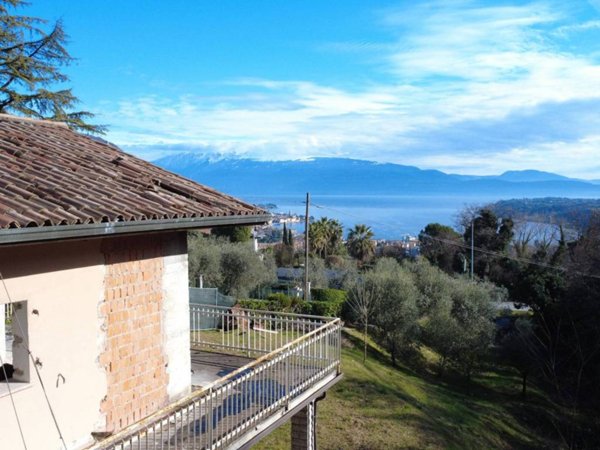 casa indipendente in vendita a Salò in zona Villa