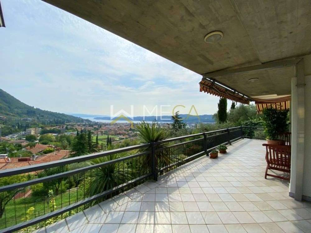 casa indipendente in vendita a Salò in zona Villa