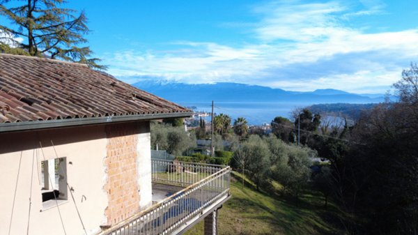 casa indipendente in vendita a Salò in zona Villa