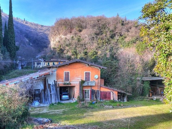 casa indipendente in vendita a Salò in zona Barbarano
