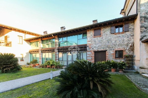 casa indipendente in vendita a Salò in zona Villa