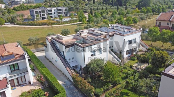 casa indipendente in vendita a Salò in zona Villa