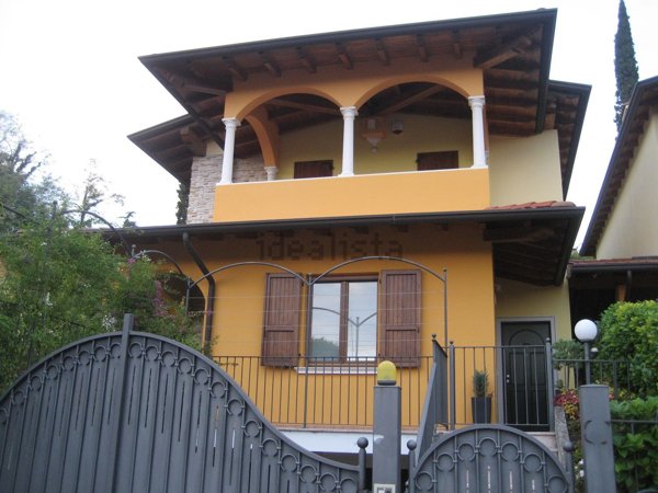 casa indipendente in vendita a Salò in zona Villa