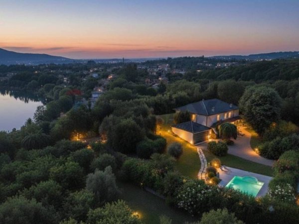 casa indipendente in vendita a Salò in zona Villa