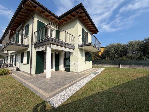 casa indipendente in vendita a Salò in zona Villa