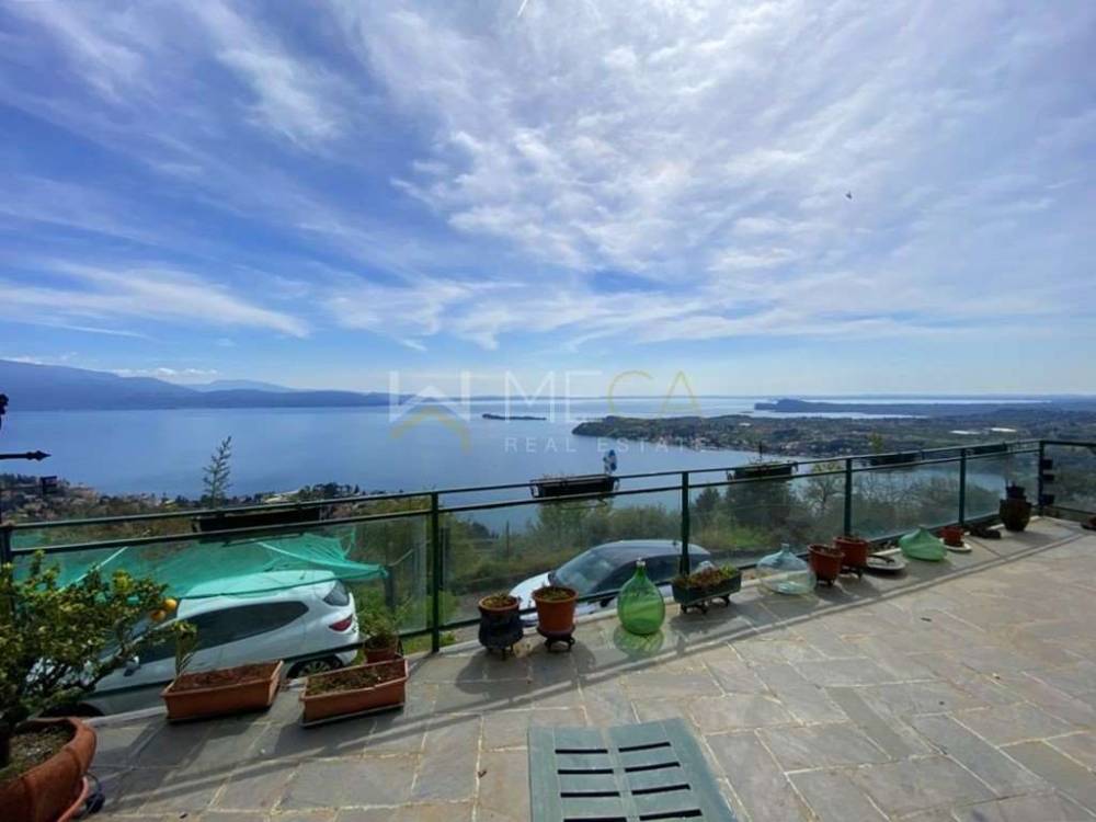 casa indipendente in vendita a Salò in zona Villa