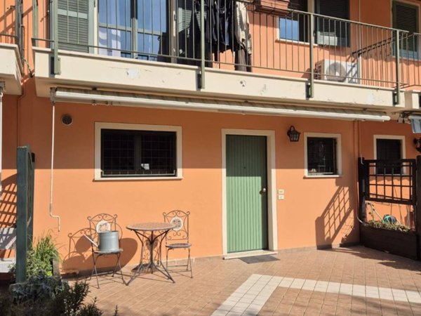 casa indipendente in vendita a Salò in zona Villa
