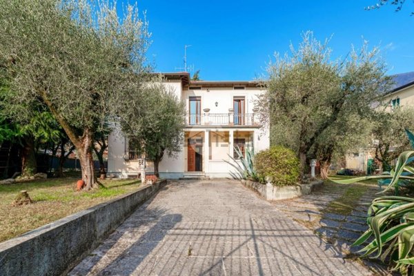 casa indipendente in vendita a Salò in zona Villa