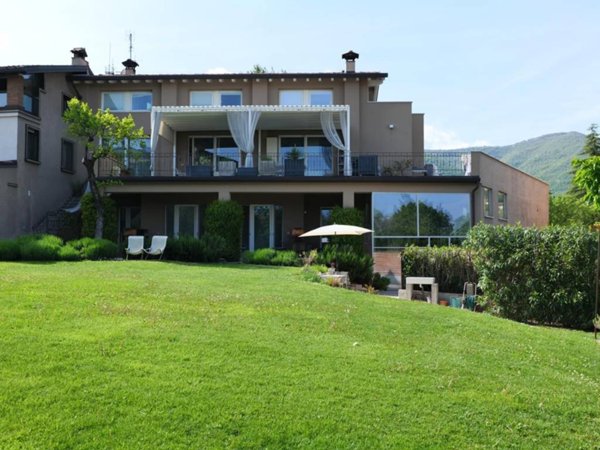 casa indipendente in vendita a Salò