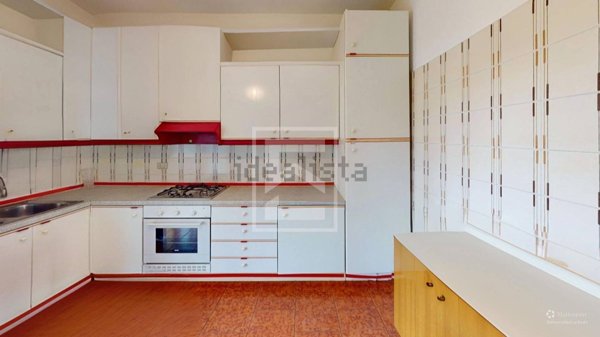 casa indipendente in vendita a Salò in zona Villa