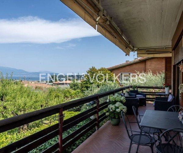 casa indipendente in vendita a Salò in zona Villa