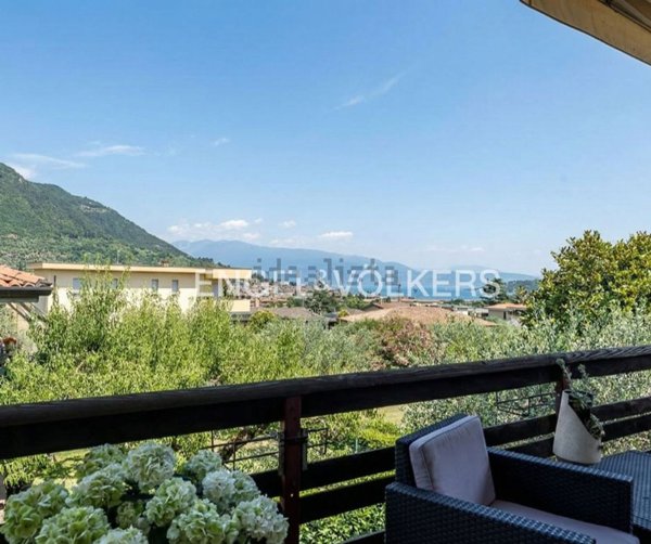 casa indipendente in vendita a Salò in zona Villa