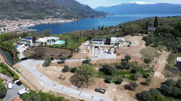 casa indipendente in vendita a Salò in zona Villa