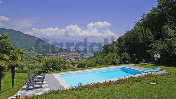 casa indipendente in vendita a Salò in zona Villa