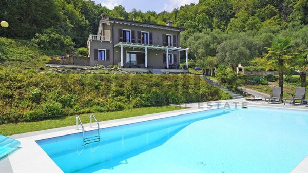 casa indipendente in vendita a Salò in zona Villa