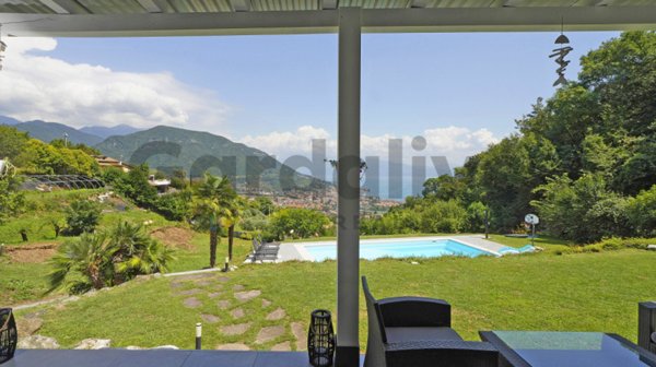 casa indipendente in vendita a Salò in zona Villa