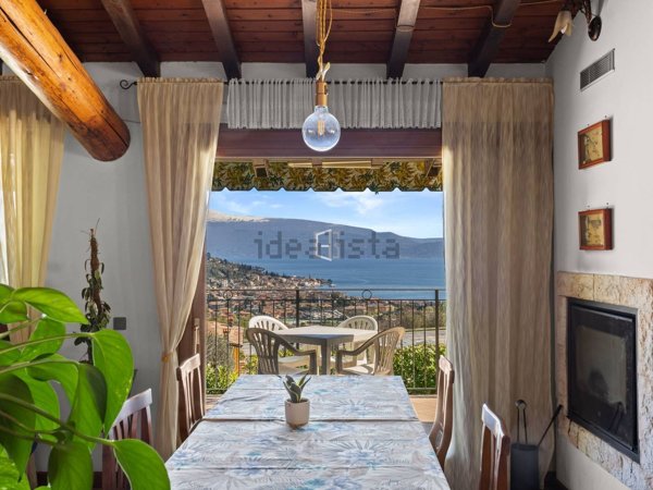casa indipendente in vendita a Salò in zona Villa