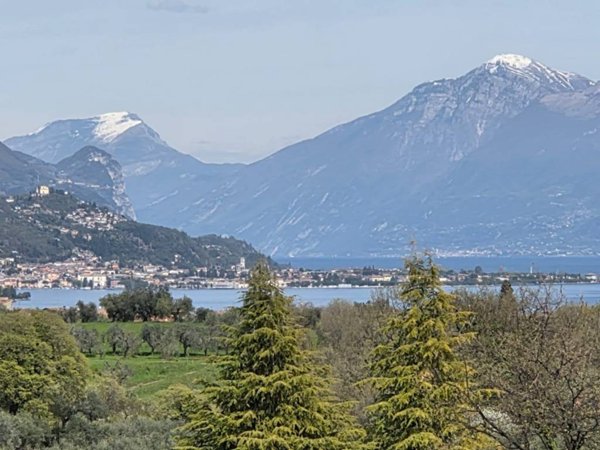 casa indipendente in vendita a Salò in zona Villa