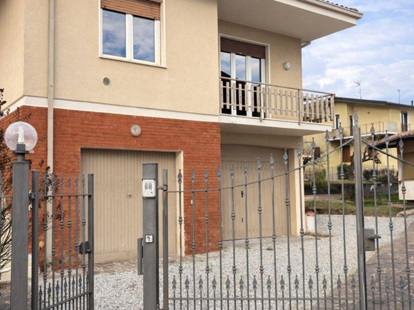 casa indipendente in vendita a Salò in zona Villa