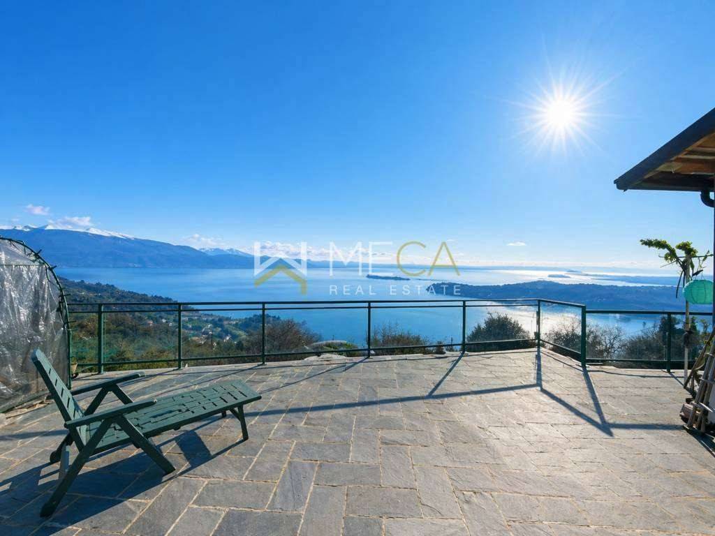 casa indipendente in vendita a Salò in zona Villa