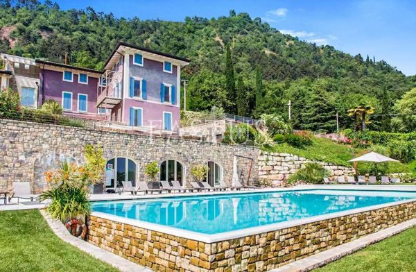 casa indipendente in vendita a Salò in zona Villa