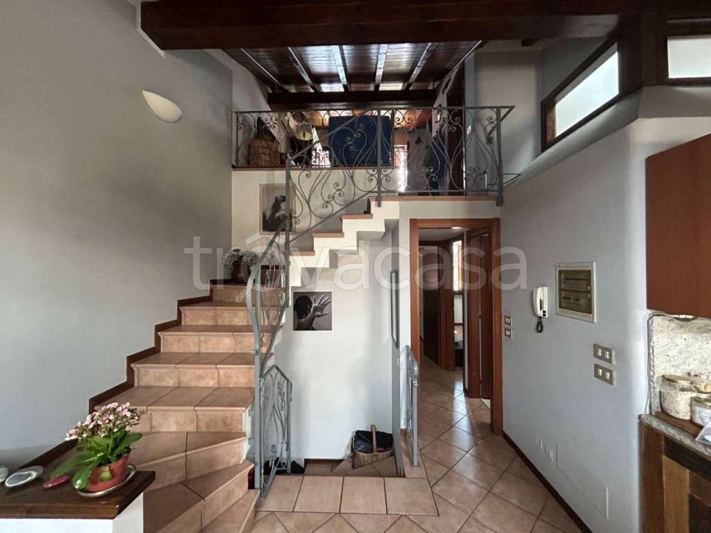 appartamento in vendita a Salò in zona Villa