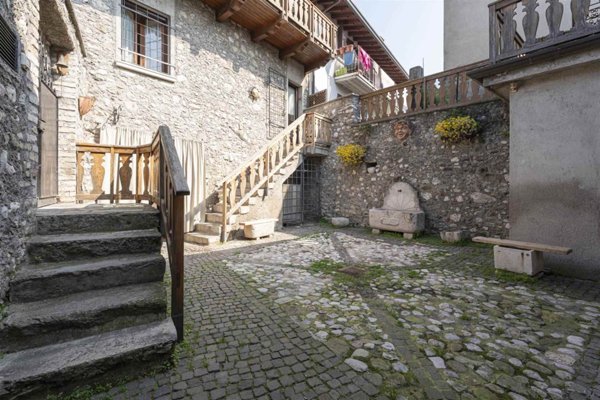 casa indipendente in vendita a Salò